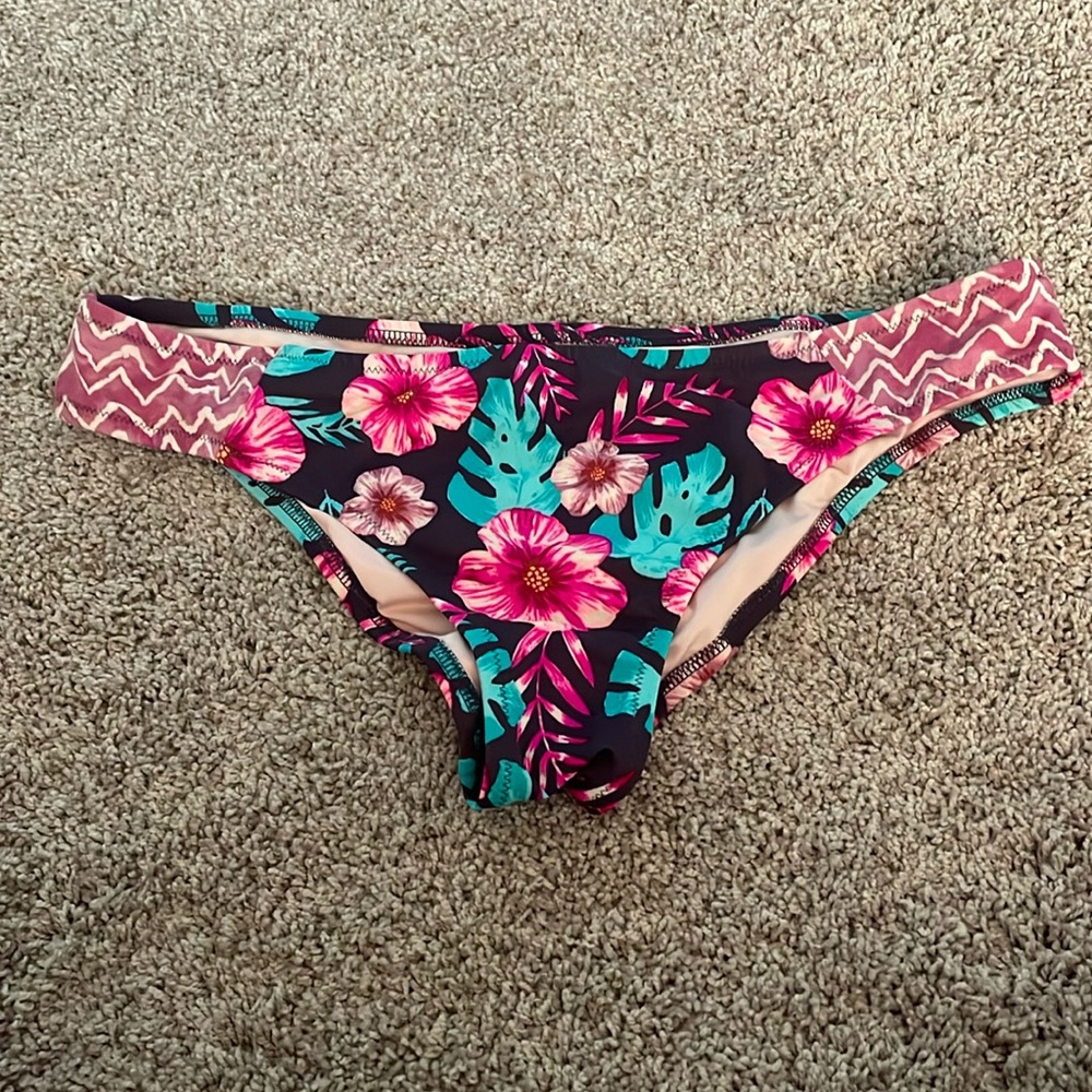 Shade and Shore ruched tropical floral bikini bottom.